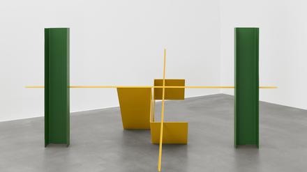 „First National“ stammt aus dem Jahr 1964, markiert Caros Bruch mit der figürlichen Skulptur und ist ein Schlüsselwerk 
der Ausstellung.