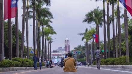 Peking sieht Taiwan als abtrünnige Provinz, die wieder mit dem Festland vereinigt werden soll - notfalls mit militärischer Gewalt.