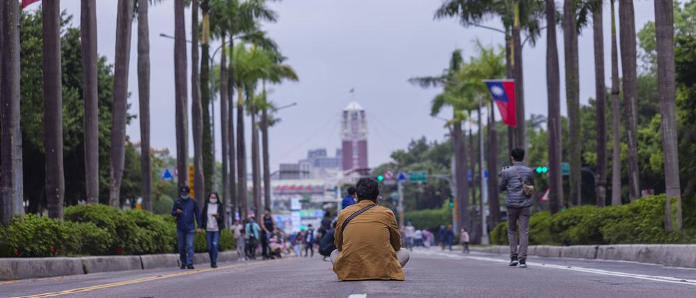 Peking sieht Taiwan als abtrünnige Provinz, die wieder mit dem Festland vereinigt werden soll - notfalls mit militärischer Gewalt.
