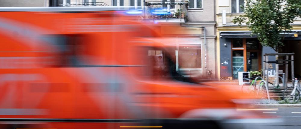 Nicht selten kommt es vor, dass die Rettungswagen bei Notfällen teils durch die ganze Stadt fahren müssen, um die Patienten in der Rettungsstelle einer Klinik abgeben zu können.