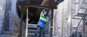 Rohre des Vattenfall-Fernwärmetunnels an einer Baustelle in Berlin-Mitte.  