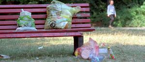 Miefiger Kiez: Müll im Neuköllner Volkspark Hasenheide.