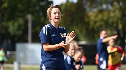 Ailien Poese war lange selbst als Spielerin bei Union aktiv und trainiert heute die ersten Frauen.