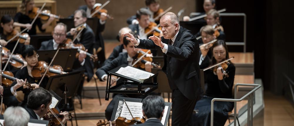 Francois-Xavier Roth am Pult der Philharmoniker.
