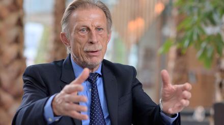 Christoph Daum im Oktober 2020 während eines Interview in München. 