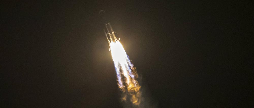 Eine Trägerrakete mit dem Frachtraumschiff startet 2021 von der Wenchang Spacecraft Launch Site in Wenchang, Provinz Hainan, China. (Symbolbild)