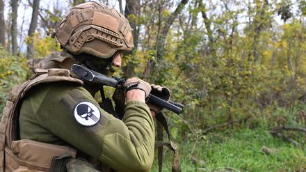 Ein Mitglied der Söldnergruppe Wagner in Luhansk.