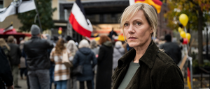 Hilflos. Claudia Voss (Anna Schudt) realisiert, dass sie nichts gegen die rechte Demonstration in ihrer Stadt ausrichten kann.