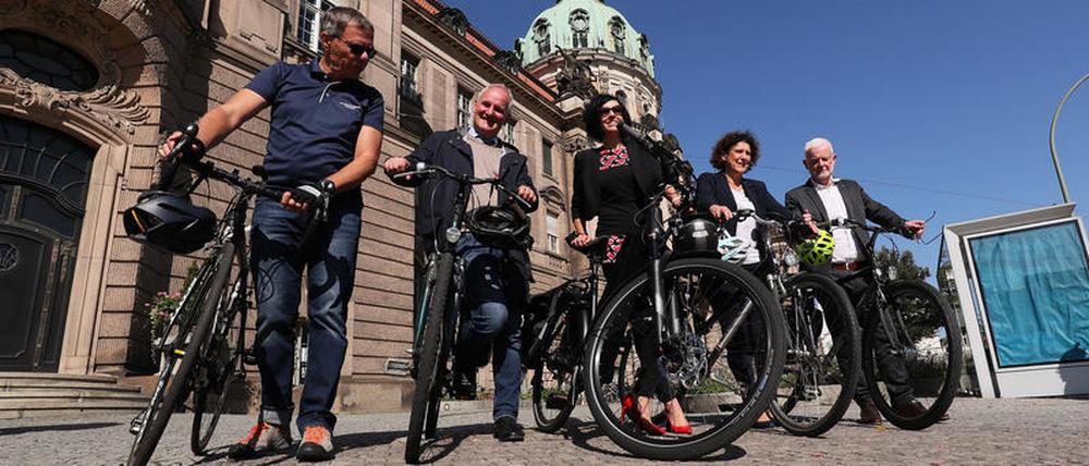 Auch die Stadtverwaltung mit den Beigeordneten nimmt