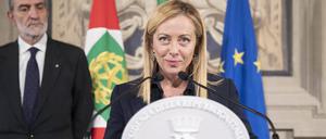 Geschafft: Giorgia Meloni nach dem Ende des entscheidenden Treffens mit dem Staatspräsidenten.