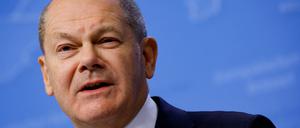 Germany's Chancellor Olaf Scholz speaks during a news conference on the second day of the European Union leaders' summit held to discuss Ukraine, energy, economic issues and external relations in Brussels, Belgium, October 21, 2022. REUTERS/Piroschka van de Wouw