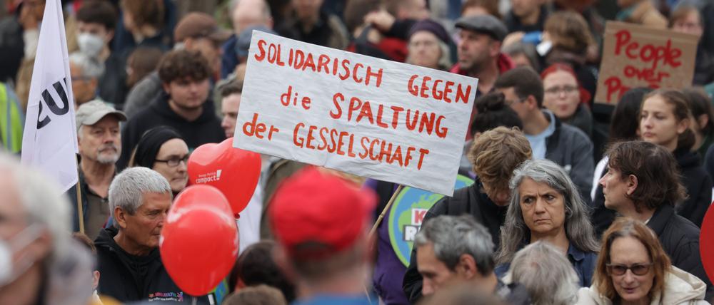 Für Solidarität ist es nie zu spät. Demonstration im Berliner Invalidenpark, Oktober 2022.