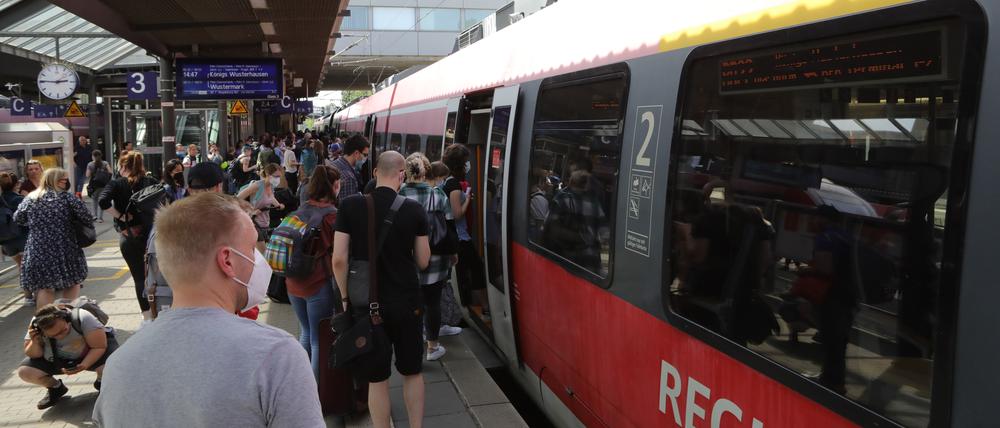 Auf den Bahnsteigen kann es schon mal voll werden.