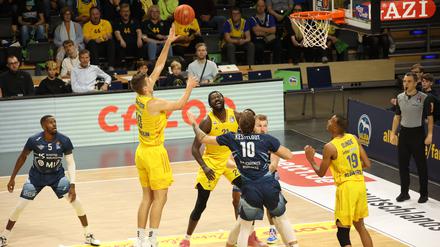Tim Schneider vertrat Luke Sikma als Kapitän und Power Forward - und machte seine Sache gut. 