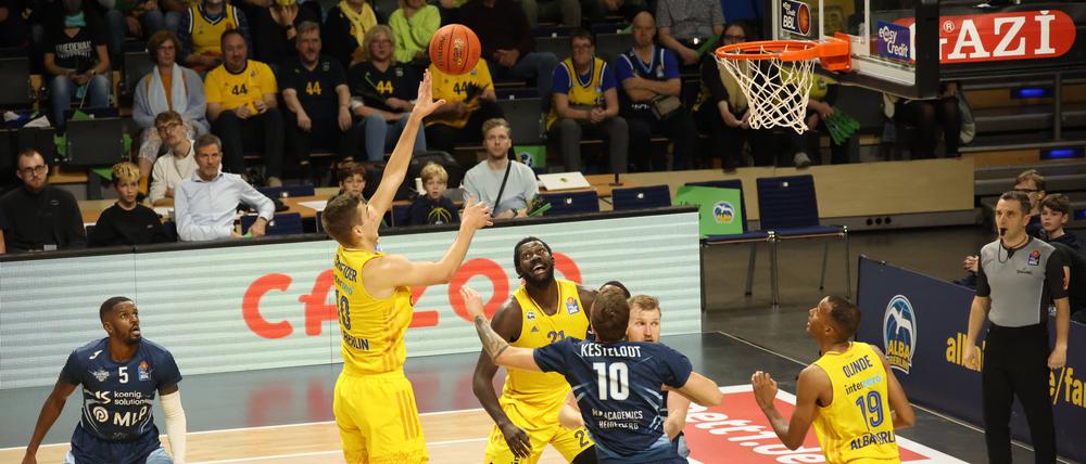 Tim Schneider vertrat Luke Sikma als Kapitän und Power Forward - und machte seine Sache gut.