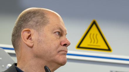 Bundeskanzler Olaf Scholz bestimmt die Richtlinien der Politik. So will es die Verfassung. 