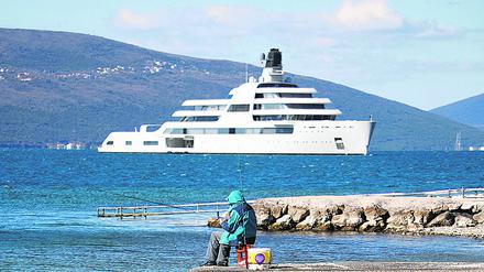 Eine Jacht des russischen Oligarchen Roman Abramowich im Mittelmeer