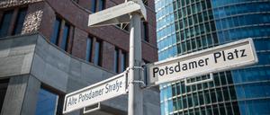  Straßenschilder Alte Potsdamer Straße Ecke Potsdamer Platz  Street signs Alte Potsdamer Straße corner Potsdamer Platz 