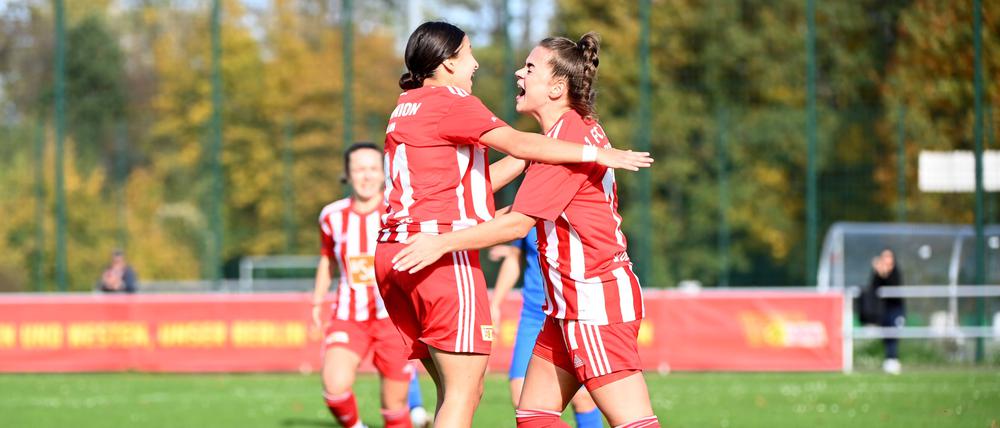 Großer Jubel über das 3:1 im Topspiel.