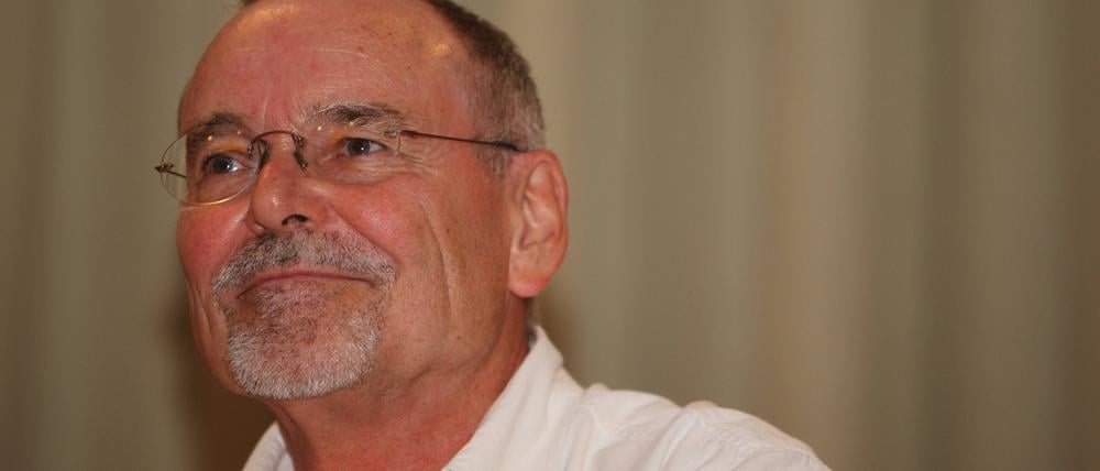 Bildnummer: 52563043  Datum: 02.06.2008  Copyright: imago/Gerhard Leber
Jürgen Trabant, Personen , optimistisch; 2008, Berlin, Pressetermin; , quer, Kbdig, Porträt, Randbild, People

Bildnummer 52563043 Date 02 06 2008 Copyright Imago Gerhard Liver Jürgen Trabant People optimistic 2008 Berlin Press call horizontal Kbdig Portrait Edge image Celebrities 