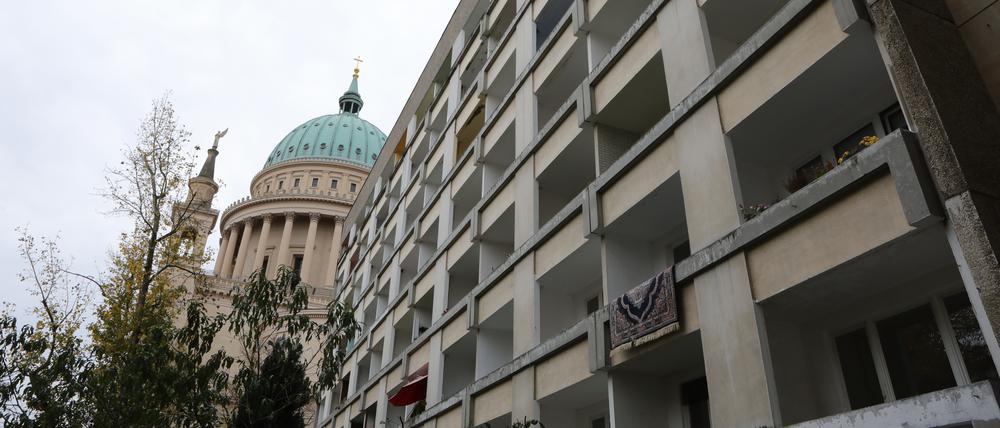 Ein Wohnblock sorgt für Streit: Der Staudenhof in Potsdams Innenstadt.