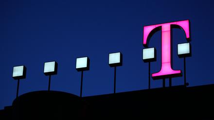 Bis 2025 will die Deutsche Telekom alle Kundeninteraktionen mit KI unterstützen. Foto: Oliver Berg/dpa