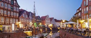 Die Altstadt von Stade mit historischen Kaufmanns- und Speicherhäusern.