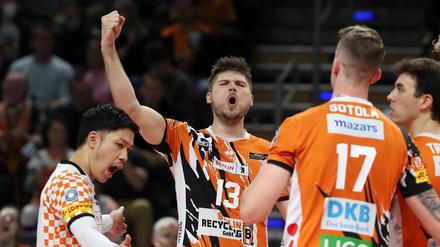 Auf sie mit Gebrüll! Die Volleys sind bereit für die Lünehünen.