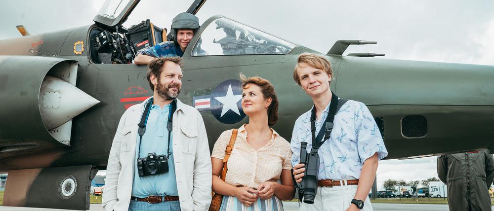Familie Kleiber (Jens Kipper (l-r), Niklas Geiling, Alina Stiegler und Hannes Linder) kurz vor dem dem Unglück, das zwei von ihren das Leben kosten und das Leben der anderen beiden unwiderruflich verändern wird.