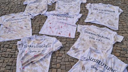 Protestaktion von Amnesty gegen die Menschenrechtsverletzungen in Katar.