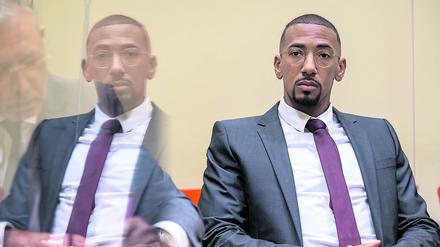 Der Fußball-Profi und ehemalige Nationalspieler Jerome Boateng sitzt zu Beginn des Auftakts im Berufungsprozess im Gerichtssaal des Landgerichts München I.