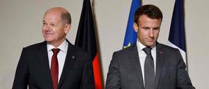Der deutsche Bundeskanzler Olaf Scholz und der französische Präsident Emmanuel Macron treffen sich in Paris (Symbolbild).
