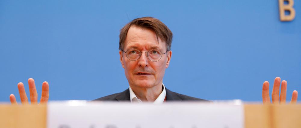 Karl Lauterbach stellt Eckpunkte für Cannbislegalisierung vor. 