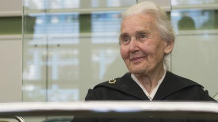 Ursula Haverbeck, damals 88 Jahre alt, im Berliner Amtsgericht Tiergarten in einem Gerichtssaal.