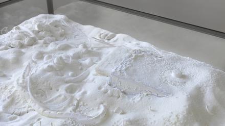 Zahnpasta härtet aus und bildet mysteriöse Risse und Kreater.