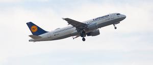 Der Umsatz der Lufthansa verdoppelte sich im Vergleich zum vergangenen Jahr nahezu auf 10,1 Milliarden Euro.