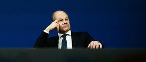 Einsam, isoliert? Kanzler Olaf Scholz erfährt derzeit einiges an Gegenwind. 