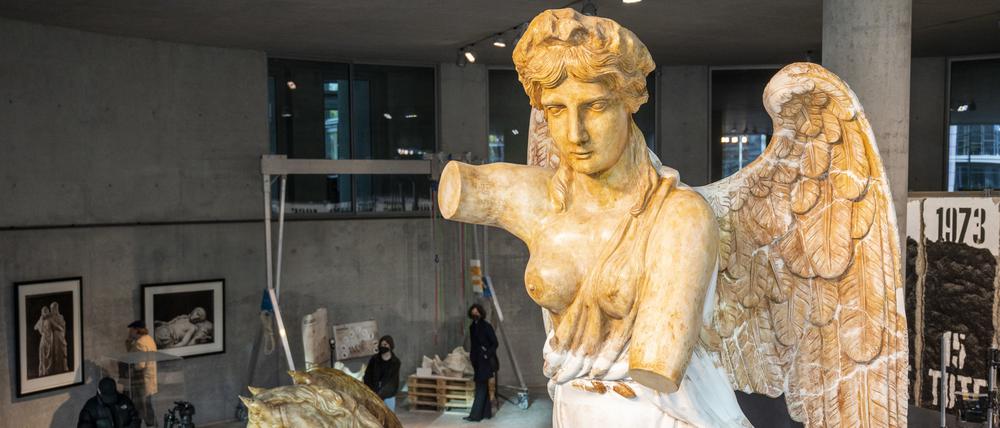 Gipsformen der Quadriga im Marie-Elisabeth-Lüders-Haus des Bundestags.