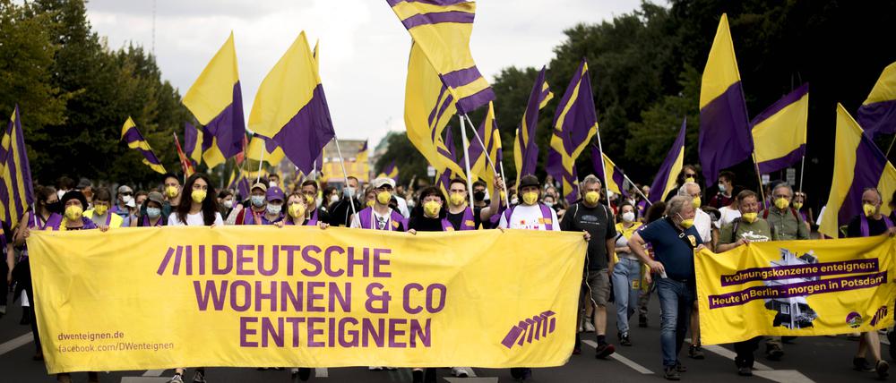 Eine Demo der Initiative Deutsche Wohnen und Co. Enteignen.