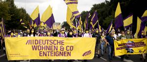 Eine Demo der Initiative Deutsche Wohnen und Co. Enteignen.