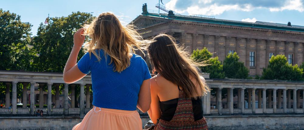 Berlin-Besuch. Ein Dankeschön für die Gastgeber muss aber sein.