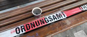 20.01.2021, Berlin - Deutschland. Die Gastronomie in der Corona-Krise, wer kann, behilft sich mit Kaffee zum Mitnehmen. *** 20 01 2021, Berlin Germany The gastronomy in the Corona crisis, who can, helps himself with coffee to go