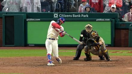 Bryce Harper schlägt viele Homeruns, inzwischen auch richtig wichtige in den Play-offs.