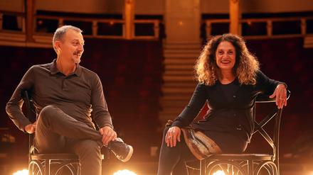 Sie sind die Köpfe hinter der diesjährigen Potsdamer Winteroper: Dirigent Attilio Cremonesi, der die musikalische Leitung innehat, und Regisseurin Adriana Altaras.