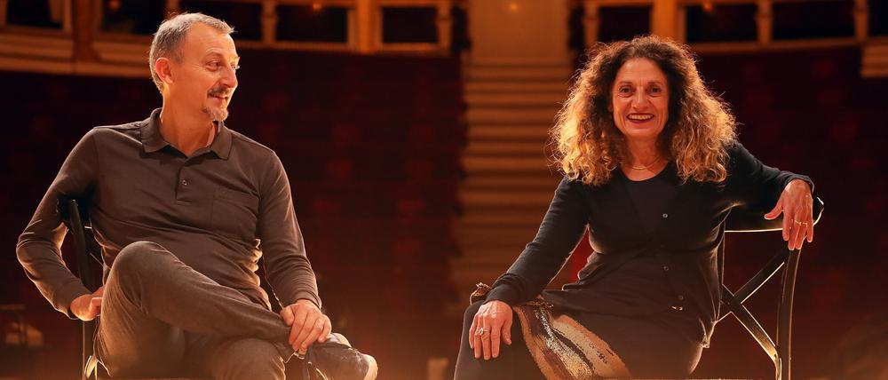 Sie sind die Köpfe hinter der diesjährigen Potsdamer Winteroper: Dirigent Attilio Cremonesi, der die musikalische Leitung innehat, und Regisseurin Adriana Altaras.