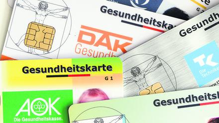 Gesundheitskarten der gesetzlichen Krankenkassen (Symbolbild)