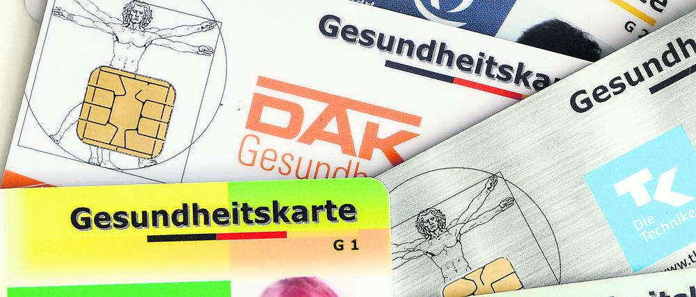 Gesundheitskarten der gesetzlichen Krankenkassen (Symbolbild)