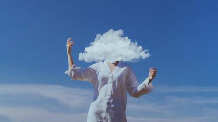 Kopf in den Wolken