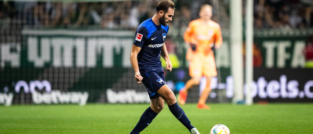 Lucas Tousart von Hertha BSC während des Spiels zwischen dem SV Werder Bremen gegen Hertha BSC am 28.10.2022 in Bremen, Deutschland. (Foto von Jan-Philipp Burmann/City-Press GmbH)