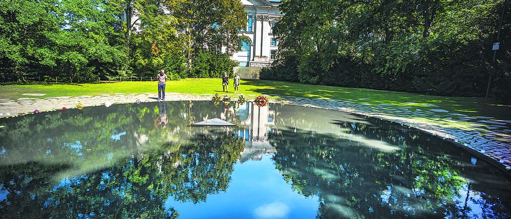 Berlin-Tiergarten, Gedenkstätte für Sinti und Roma in Europa, die von den Nazis ermordet wurden.